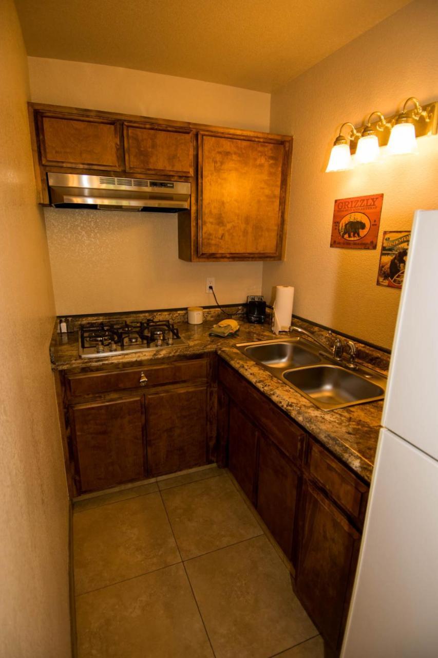 Hillcrest Hotel 4*